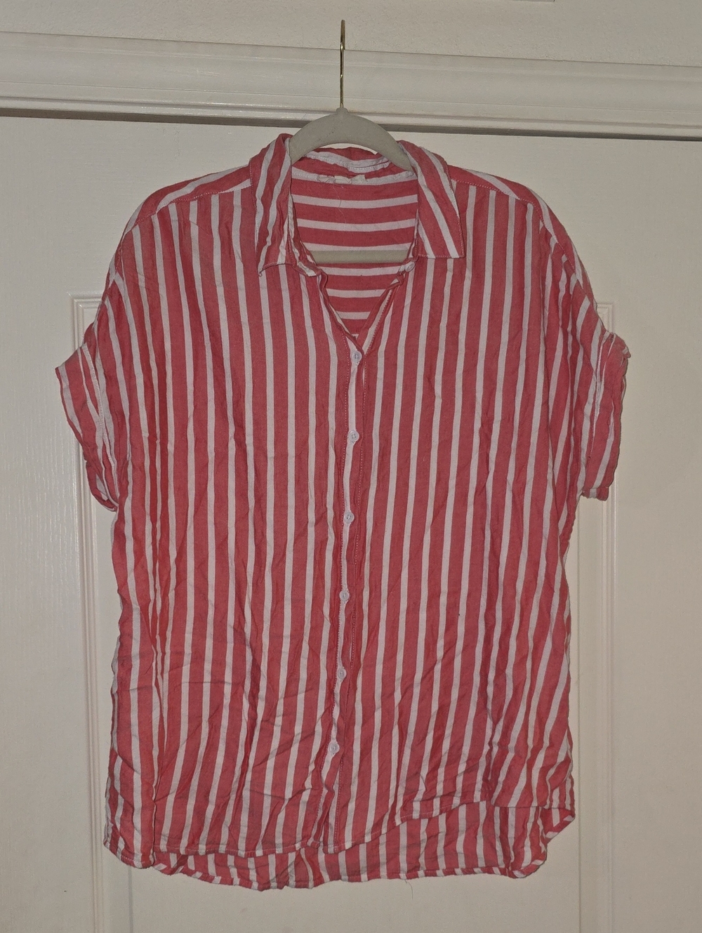 Red & White Vertical Stripe Short-Sleeve Button Shirt